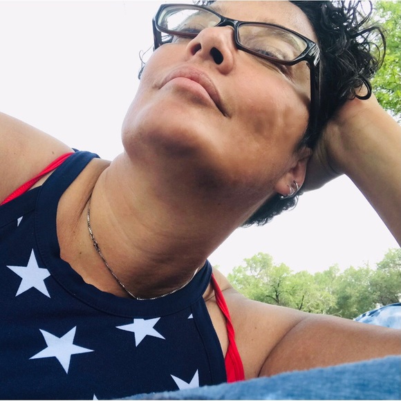 Meet your Posher, Joni - Picture 3 of 4